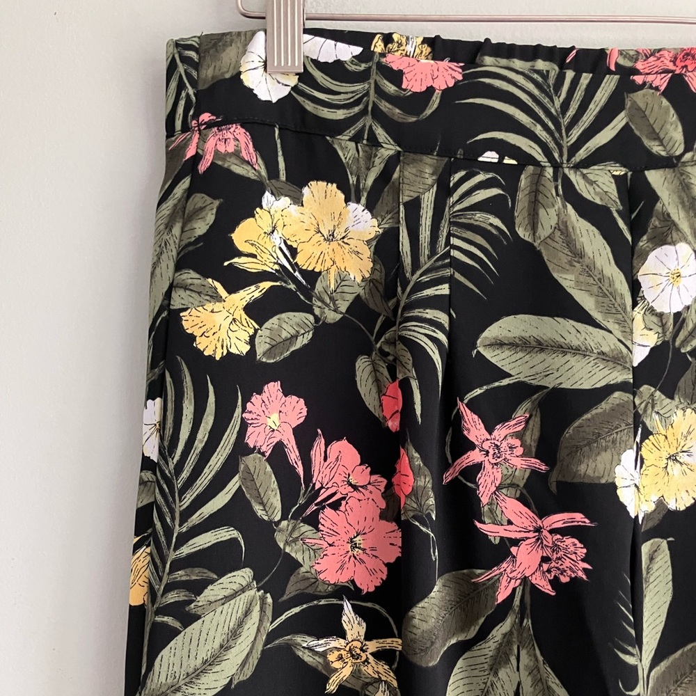 LIZ CLAIBORNE Wide Leg High Waisted Floral Cropped Pants Size 6  (like a 10-12) - Picture 2 of 12